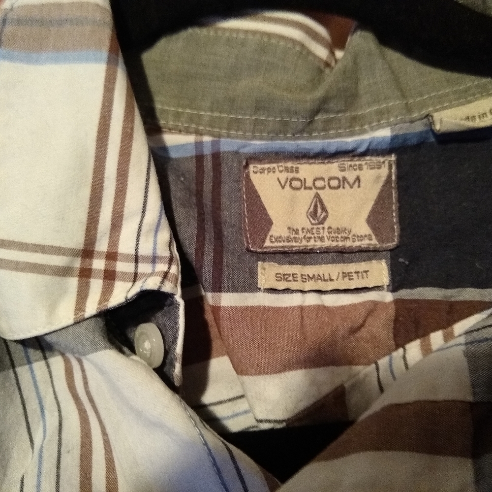 Volcom Short Sleeve Button Up - Picture 2 of 3
